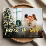 Weltfrieden Weihnachts-Foto Folien Feiertagspostkarte<br><div class="desc">Frohe Weihnachten.</div>