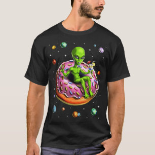 Weltraum-Alien auf Donut reitend T-Shirt