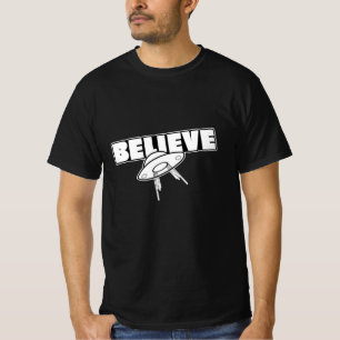 Weltraum nicht identifiziertes Flugobjekt UFO glau T-Shirt