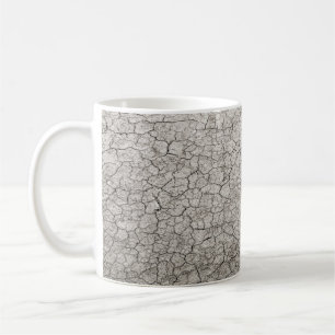 Weltweites Wurmkonzept - Risse aus versendeter Erd Kaffeetasse