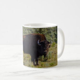 Wen Sie sich die Tasse des Kaffees ansehen