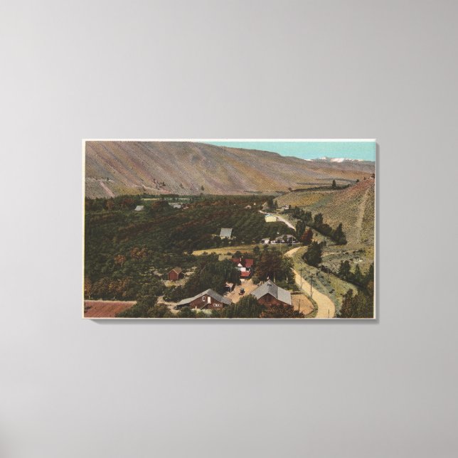 Wenatchee, WABird's Eye of Ranch im Tal Leinwanddruck (Vorderseite)