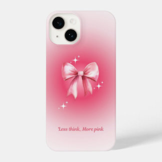 'Weniger denken. Mehr Rosa' Ästhetisches Fliegen-S iPhone 14 Hülle