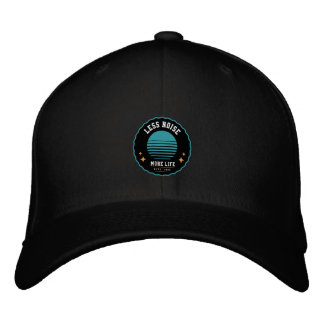 Weniger Lärm, mehr Leben - Retro-Hat-Design Bestickte Baseballkappe