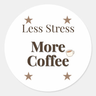 Weniger Stress, mehr Kaffee Kaffeeliebhaber-Desi Runder Aufkleber