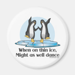 Wenn auf dünne Eis-Pinguin-lustigem Entwurf Magnet