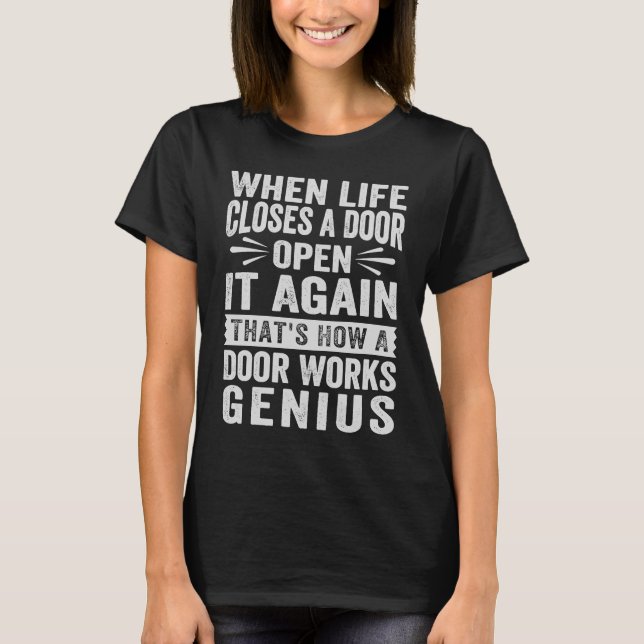 Wenn das Leben eine Tür schließt, öffnet es wieder T-Shirt (Vorderseite)