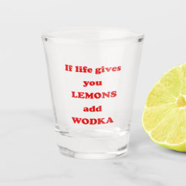 Wenn das Leben Ihnen Zitronen gibt, fügen Sie Wodk Schnapsglas