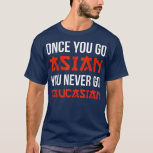 Wenn du Asiat bist, gehst du nie zu Kaukasiern im  T-Shirt