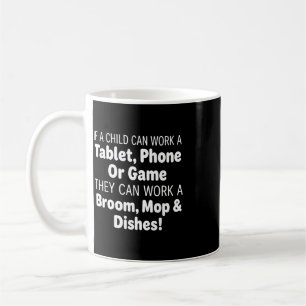 Wenn ein Kind ein Tablet Telefon Besen Mopp bedien Kaffeetasse