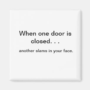 Wenn eine Tür Magneten öffnet Magnet