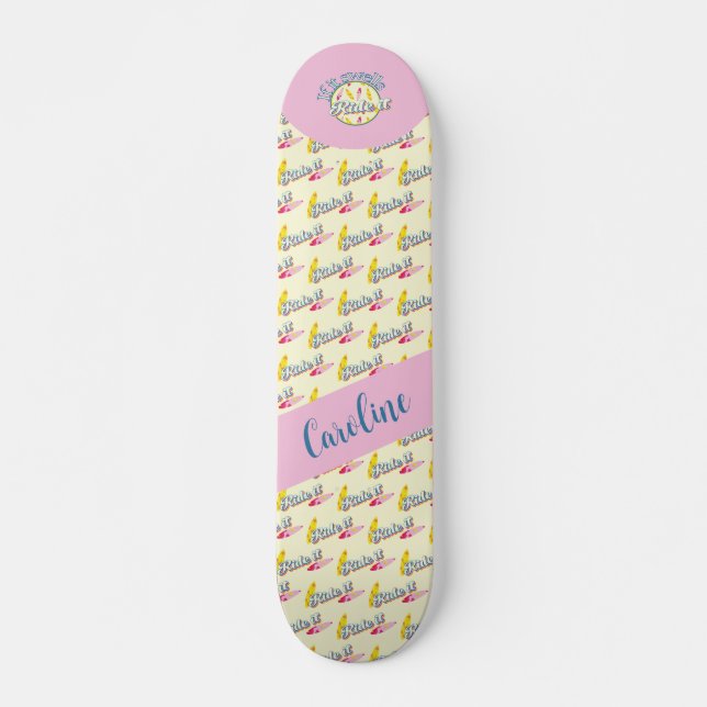 Wenn es anschwellt reiten, surfen sie mädchenhaft  skateboard (Vorne)