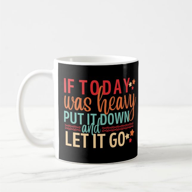 Wenn es heute schwer wäre, es hinunter zu setzen u kaffeetasse (Links)