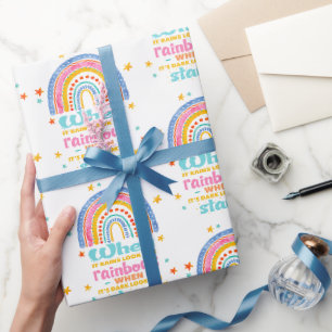 Wenn es regnet, suchen Sie nach Regenbogen Geschenkpapier