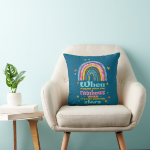 Wenn es regnet, suchen Sie nach Regenbogen Kissen