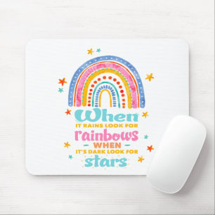 Wenn es regnet, suchen Sie nach Regenbogen Mousepad