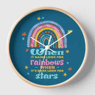Wenn es regnet, suchen Sie nach Regenbogen Uhr
