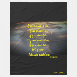 "WENN IHR PLAN DIES IST" CONFUCIUS FLEECE BLANKET