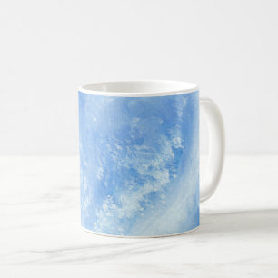 Wenn Ozeanwellen auf das Ufer abstürzen Kaffeetasse