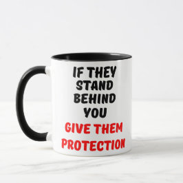 WENN SIE HINTER IHNEN STEHEN, GEBEN SIE SIE SCHUTZ TASSE