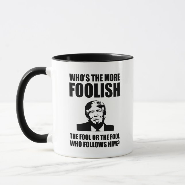 Wer ist der törichtigere Anti-Trump Tasse (Links)