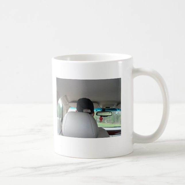 Wer ist, wer? Ist es L oder ist es M Kaffeetasse (Rechts)