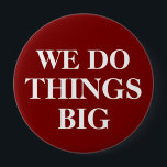 Werbeaktion Button<br><div class="desc">Sehr große Pinback-Buttons mit den Worten, wir tun Dinge groß in großen fetten Buchstaben in klassisch leicht lesbar Design mit der Fähigkeit, die Vorlage online anpassen. Entwickelt für Messebesuche, Kongresse oder andere Werbeaktionen.</div>