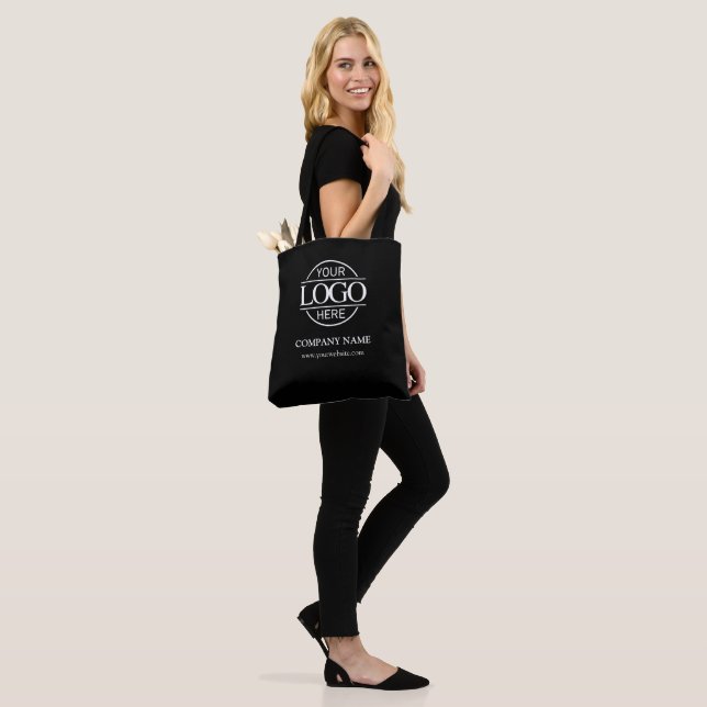 Werbeaktion für das Logo von Black Business Compan Tasche (Am Model)