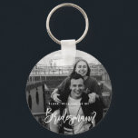 Werden Sie mein Bridesman-Foto Keyring Schlüsselanhänger<br><div class="desc">Minimalistisch und modern werden Sie mein Meisterklingelring sein. Text und Nachrichten können auf der Rückseite der Karte bearbeitet werden. Für eine erweiterte Anpassung dieses Designs,  z.B. das Ändern des Layouts,  des Schriftartes oder der Textgröße,  klicken Sie bitte auf den obigen Button "KENNEN". Bitte kontaktieren Sie mich für weitere Fragen!</div>