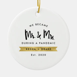 Werden Sie Mr. & Mrs. während der pandemischen Ke Keramik Ornament