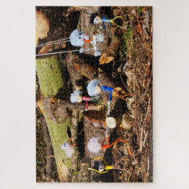 Werkende Fubby's in hun houtzagerij.