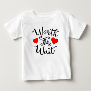 Wert die Wartezeit-Art: Kleinkind-Rüsche-T-Shirt Baby T-shirt