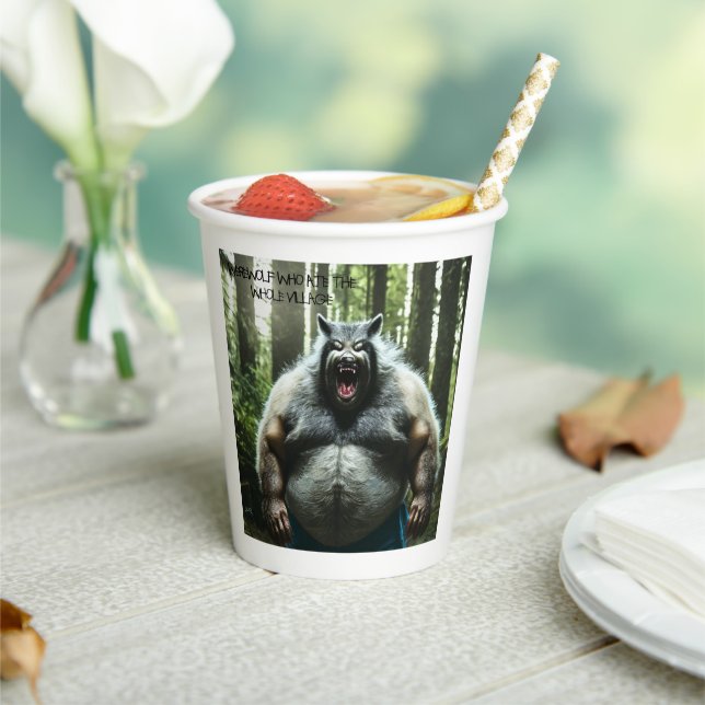 Werwolf, der die Papiertassen des ganzen Dorfes aß Pappbecher (In Situ)