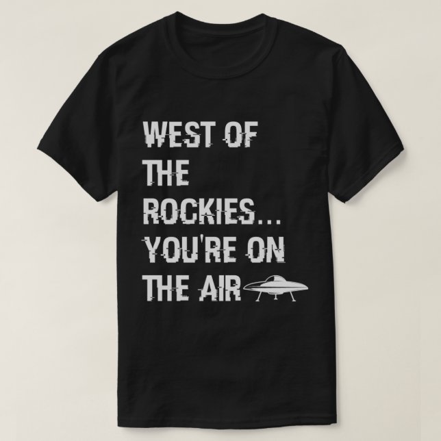 West of the Rockies Art Bell Sprichwort T-Shirt (Design vorne)