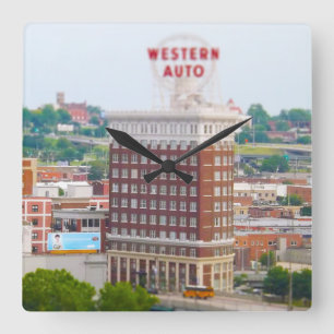 Western-Auto-Gebäude-Dachboden-Eigentumswohnungen Quadratische Wanduhr
