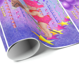 Western-Baby-Cowgirl auf Geschenkpapier
