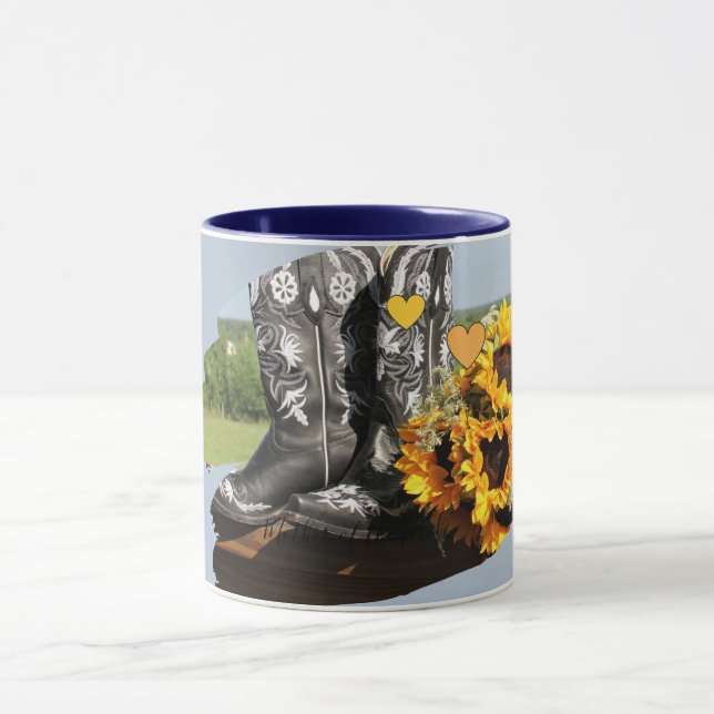 Western Boots Sonnenblumen Rustikale Hochzeit Tasse (Zentrum)