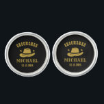 Western Cowboy Hat Trauzeuge Personalisiert Name Manschetten Knöpfe<br><div class="desc">Personalisierte Geschenke für Trauzeugen mit Western Cowboy Thema. Dekoriert mit Cowboyhut mit Vintagem Western Schriftart. Text- und Hintergrundfarbe können mit dem Design-Tool bearbeitet werden,  um Ihren Bedürfnissen gerecht zu werden. Holen Sie sich dieses individuelles Geschenk für Hochzeiten,  Bachelor-Party,  Verlobungsfeier oder andere besondere Anlässe.</div>