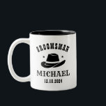 Western Cowboy Hat Trauzeuge Personalisiert Name Zweifarbige Tasse<br><div class="desc">Personalisierte Geschenke für Trauzeugen mit Western Cowboy Thema. Dekoriert mit Cowboyhut mit Vintagem Western Schriftart. Text und Farbe können mit dem Design-Tool bearbeitet werden,  um Ihren Bedürfnissen gerecht zu werden. Holen Sie sich dieses individuelles Geschenk für Hochzeiten,  Bachelor-Party,  Verlobungsfeier oder andere besondere Anlässe.</div>