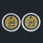 Western Cowboy Rustikale Trauzeuge Name Monogram Manschetten Knöpfe<br><div class="desc">Personalisierte Geschenke für Trauzeugen mit Western Cowboy Thema. Dekoriert mit Cowboyhut mit Vintagem Western Schriftart. Text- und Hintergrundfarbe können mit dem Design-Tool bearbeitet werden,  um Ihren Bedürfnissen gerecht zu werden. Holen Sie sich dieses individuelles Geschenk für Hochzeiten,  Bachelor-Party,  Verlobungsfeier oder andere besondere Anlässe.</div>