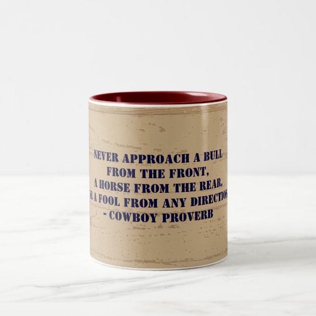 Western-Cowboy-Sprichwort Zweifarbige Tasse (Mittel)