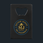 Western Cowboy Vintage Logos Monogram Trauzeugen Geldbeutel Flaschenöffner<br><div class="desc">Personalisierte Geschenke für Trauzeugen mit Western Cowboy Thema. Dekoriert mit Cowboyhut mit Vintagem Western Schriftart. Text- und Hintergrundfarbe können mit dem Design-Tool bearbeitet werden,  um Ihren Bedürfnissen gerecht zu werden. Holen Sie sich dieses individuelles Geschenk für Hochzeiten,  Bachelor-Party,  Verlobungsfeier oder andere besondere Anlässe.</div>