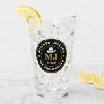 Western Cowboy Vintage Logos Personalisierte Trauz Glas<br><div class="desc">Personalisierte Geschenke für Trauzeugen mit Western Cowboy Thema. Dekoriert mit Cowboyhut mit Vintagem Western Schriftart. Text und Farbe können mit dem Design-Tool bearbeitet werden,  um Ihren Bedürfnissen gerecht zu werden. Holen Sie sich dieses individuelles Geschenk für Hochzeiten,  Bachelor-Party,  Verlobungsfeier oder andere besondere Anlässe.</div>