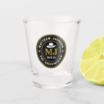 Western Frontier Retro-Logo Personalisierte Trauze Schnapsglas<br><div class="desc">Personalisierte Geschenke für Trauzeugen mit Western Cowboy Thema. Dekoriert mit Cowboyhut mit Vintagem Western Schriftart. Text und Farbe können mit dem Design-Tool bearbeitet werden,  um Ihren Bedürfnissen gerecht zu werden. Holen Sie sich dieses individuelles Geschenk für Hochzeiten,  Bachelor-Party,  Verlobungsfeier oder andere besondere Anlässe.</div>