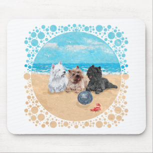 Westie mit Cairn Terriers am Strand Mousepad