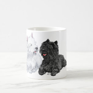 Westie mit einem schwarzen Cairn Terrier Kaffeetasse