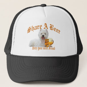 Westie teilt ein Bier Truckerkappe