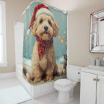 Wheaten Terrier Dog Christmas Vintag Beach Duschvorhang<br><div class="desc">Bringen Sie die Wärme der Ferien an die Küste mit diesem charmanten, Vintag inspirierten Design, das einen festlichen Hund auf einem ruhigen Strand besticht. Mit einer klassischen Touch nostalgischer Töne und Küstenstöcke erweckt dieses Kunstwerk den Zauber der Weihnachtszeit am Meer. Dieses Design ist perfekt für den gelungenen Urlaub geeignet und...</div>