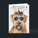 Wheaten Terrier Dog King für Day Funny Birthday Karte<br><div class="desc">Dieser glückliche Wheaten Terrier Hund sendet lustige Geburtstagwünsche an den Mann in seinem Leben, der wie König an seinem besonderen Tag leben soll.</div>