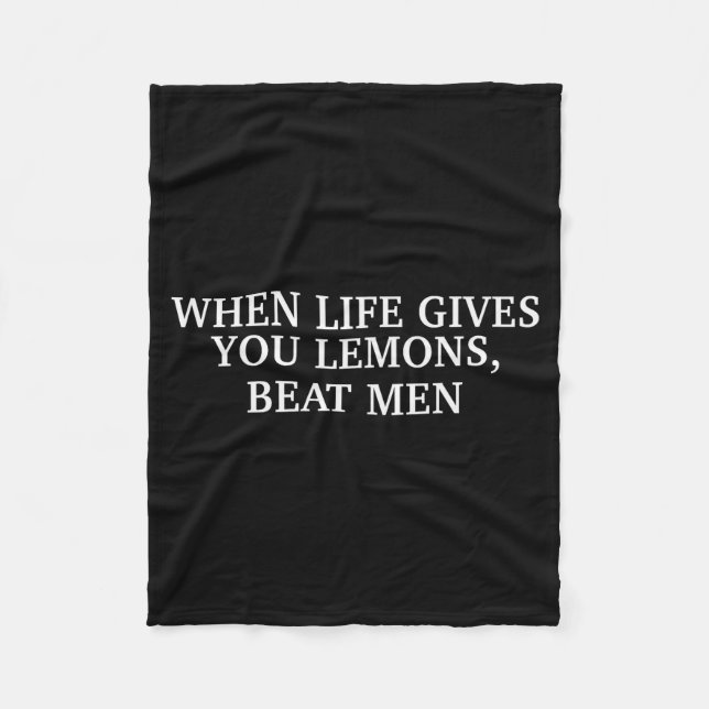 When Life Gives You Lemons Beat Men Funny Sarcasm  Fleecedecke (Vorderseite)